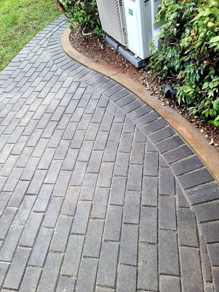 A circular paved area and crazy paving by MR Landscapes